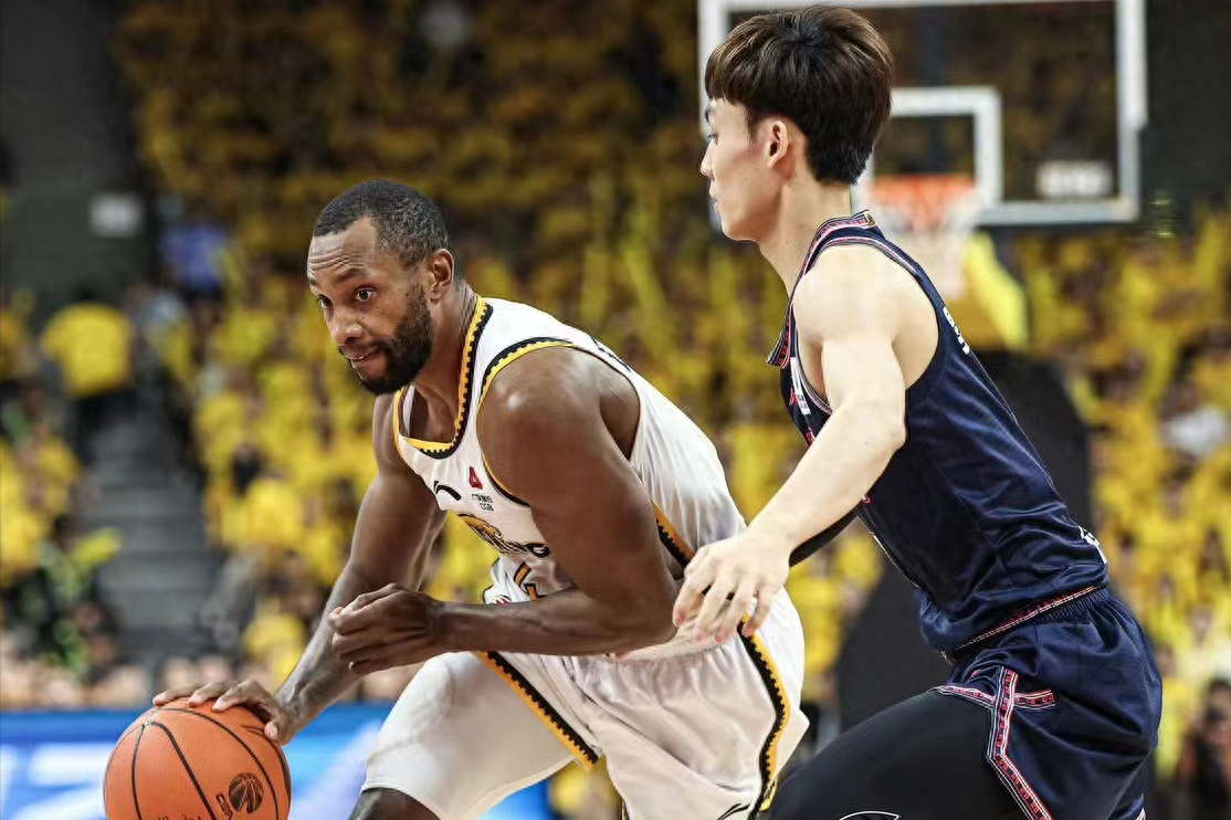 PG电子官方-关于到底谁能笑到最后？球场上悬念重重，精彩可期的信息